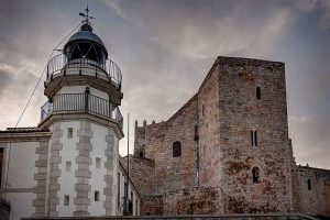 Castillo de Peñiscola y faro