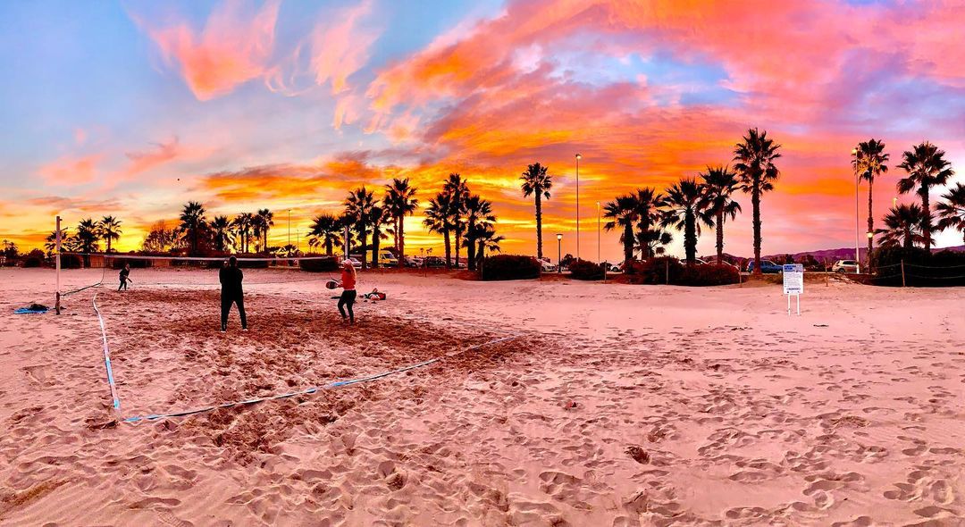 La playa de Castellón se impone como uno de los espacios favoritos para los encuentros navideños