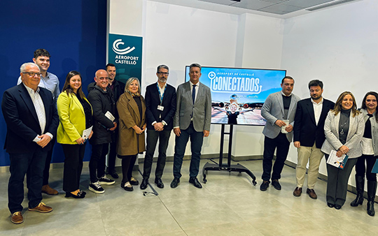 Miralles destaca la alianza entre el aeropuerto y el Ayuntamiento para impulsar el turismo estival en Castellón