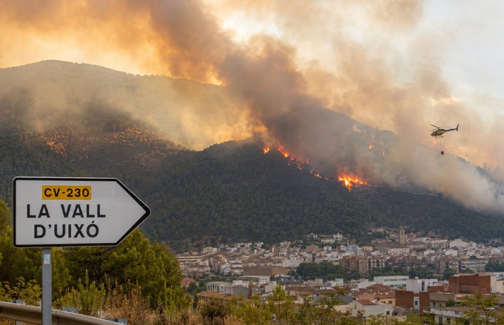 El incendio de la Vall d&rsquo;Uixó mejora y miles de vecinos regresan a sus hogares